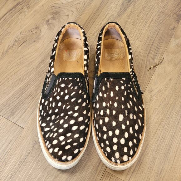 UGG Australia Soled Calf Hair Leather Spotted Print Loafer Slip-On Size 6.5 - Picture 2 of 8